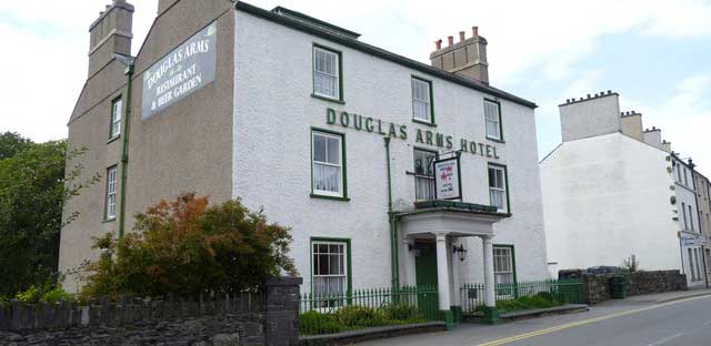 Douglas quizzers support the Snowdonia Society