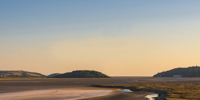 Aber Afon Dwyryd ar ôl tynnu’r peilonau